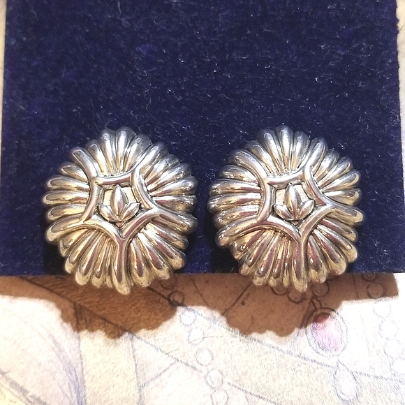 VTG Oscar de la Renta Floral Spray Clip on Earrings White Gold Plated - Picture 8 of 8